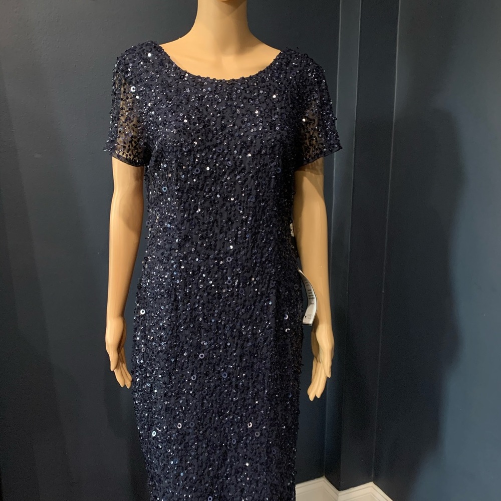 Dresses - Picture 3 of 6